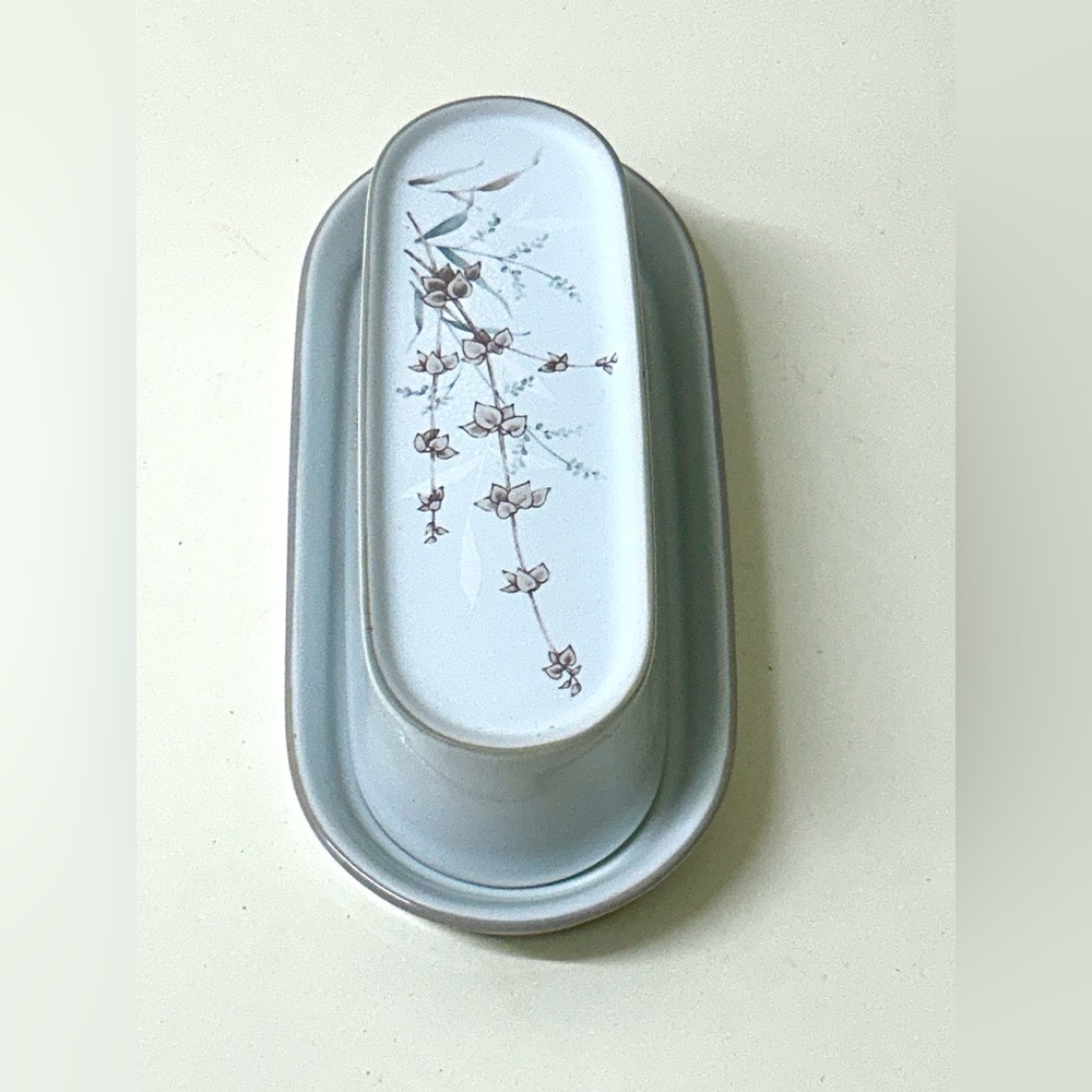 NORITAKE STONEWARE WOODSTOCK 1/4 Pound Floral Porcelain Lidded Butter Dish